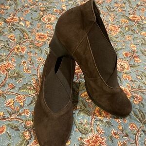 Munro Brown Suede Shoes EUC